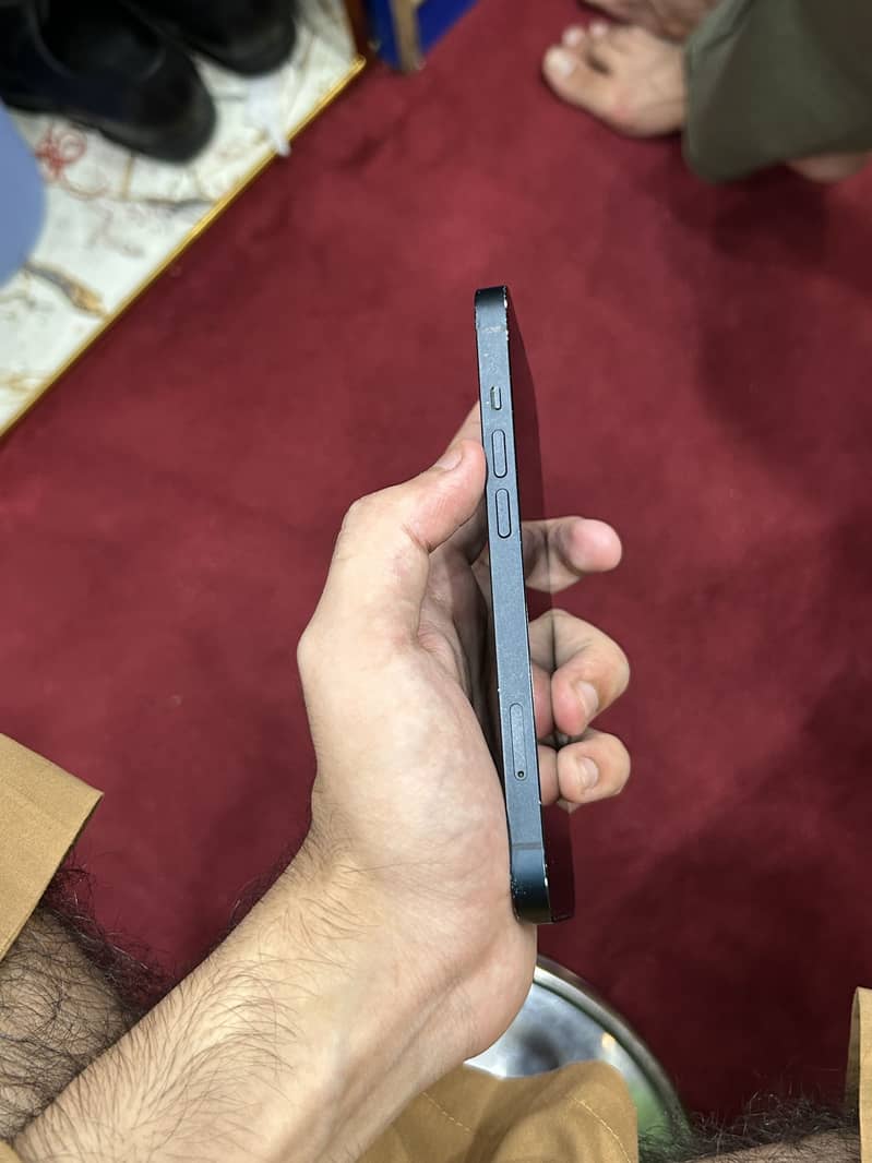 Apple iPhone 13 jv 4