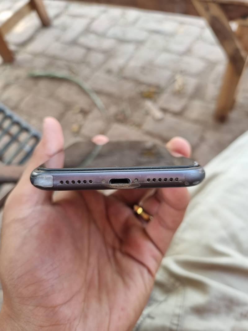 Apple iPhone 11 3