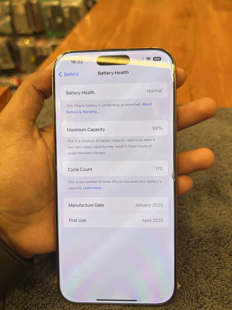 Apple iPhone 16 Pro Max. 3