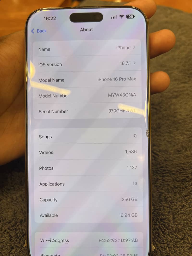 Apple iPhone 16 Pro Max. 4