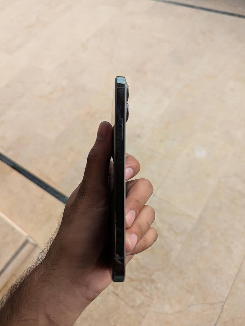 Apple iPhone 13 Pro Max 4