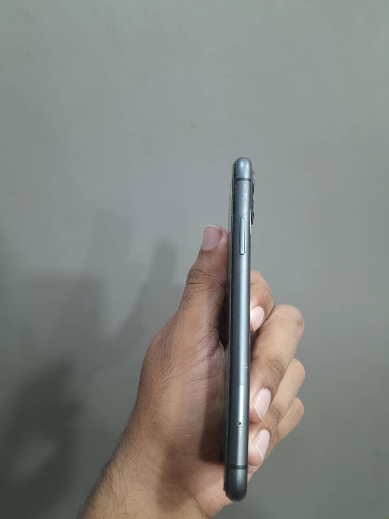 Apple iPhone 11 3