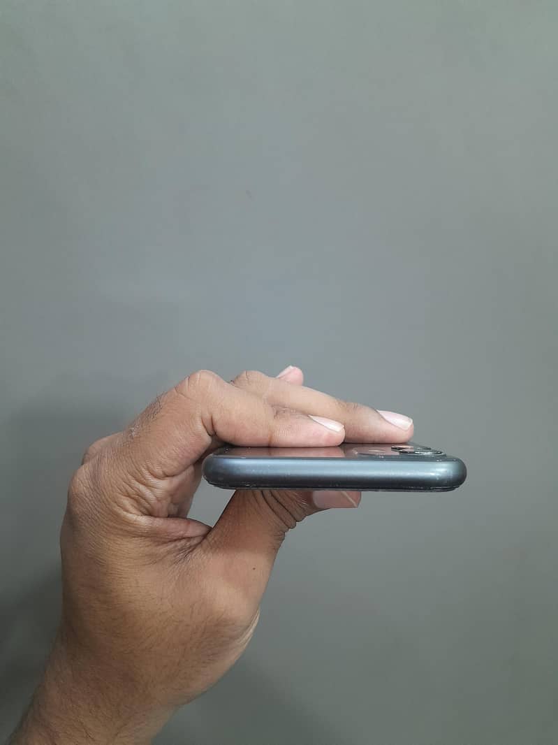 Apple iPhone 11 4