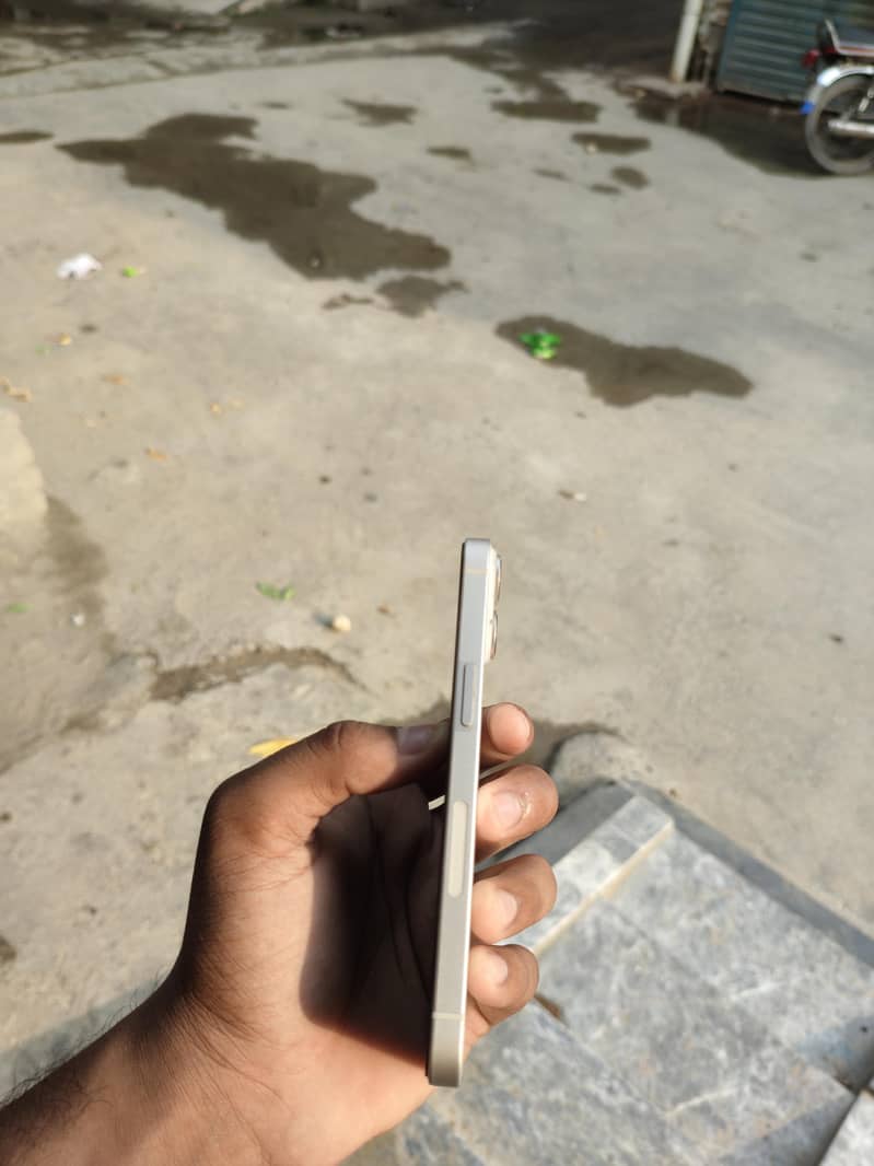 Apple iPhone 14 3