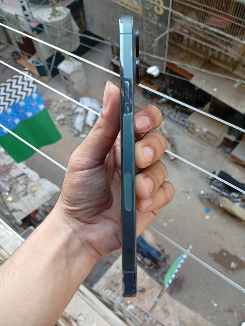 iPhone 13 Pro Max 2