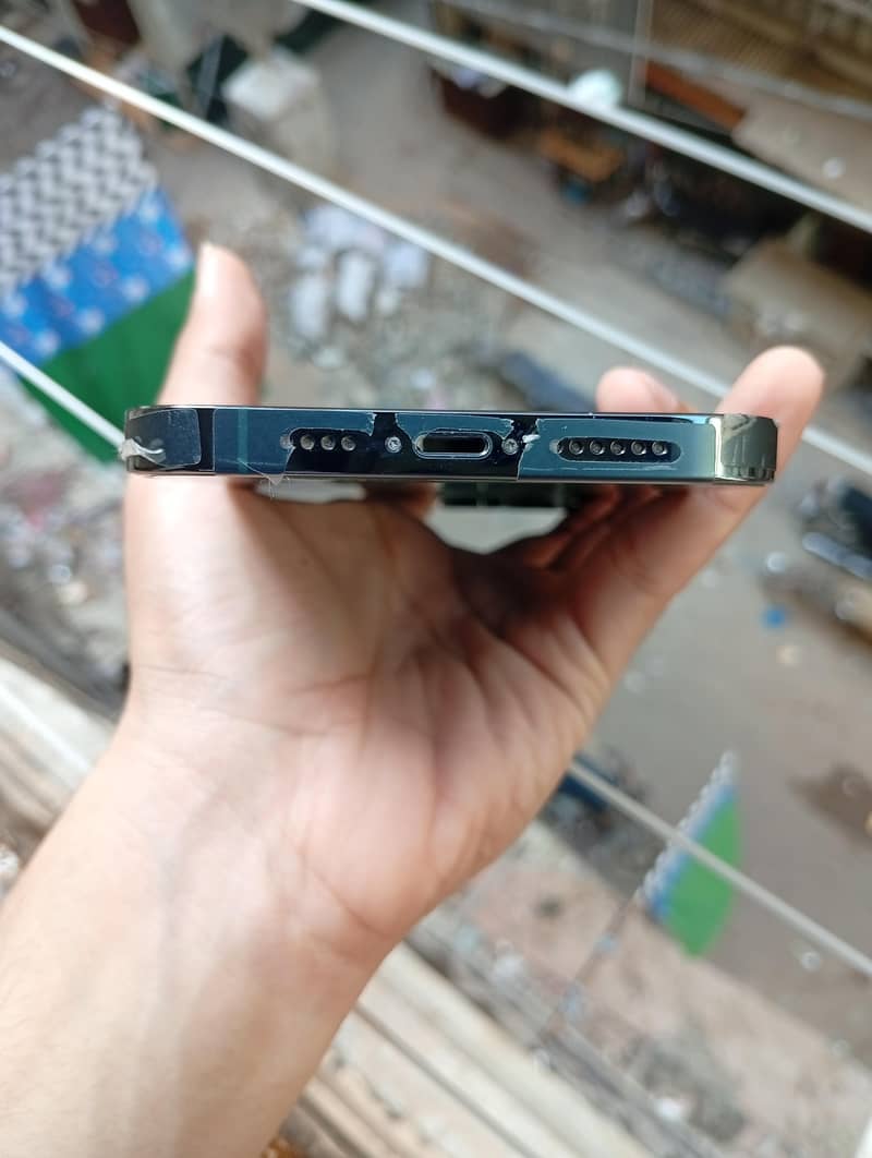 iPhone 13 Pro Max 4