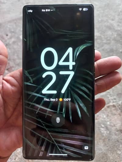 Google Pixel 6 Pro koi fuld nhi hy bil kul ok hy 10by 10 contain 6/128