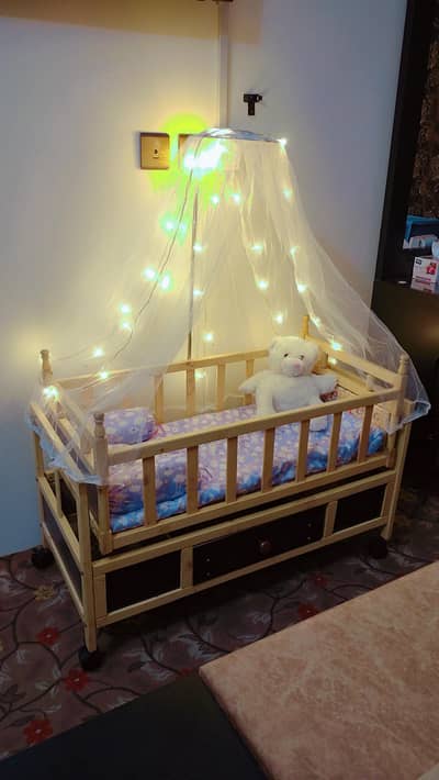 baby cot / swing with mosquito net and 1 drawer