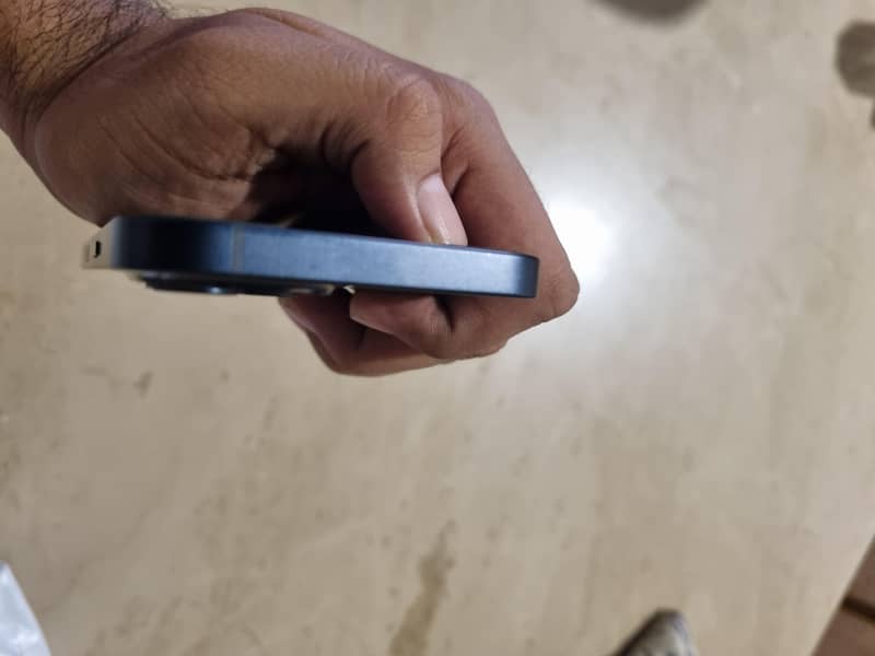 Apple iPhone 13 2