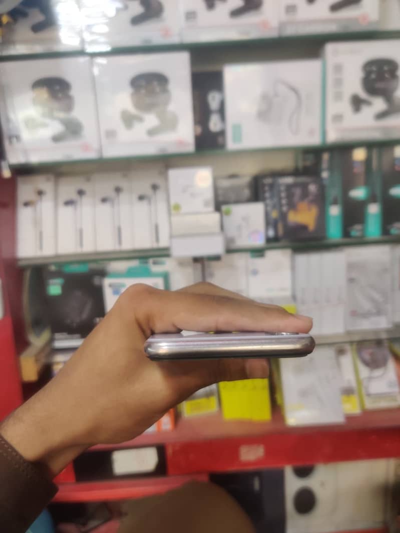 Apple iPhone X 4