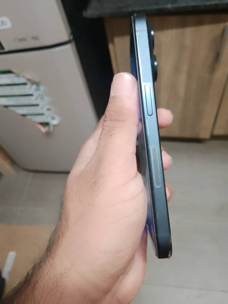 Apple iPhone 15 Pro 4