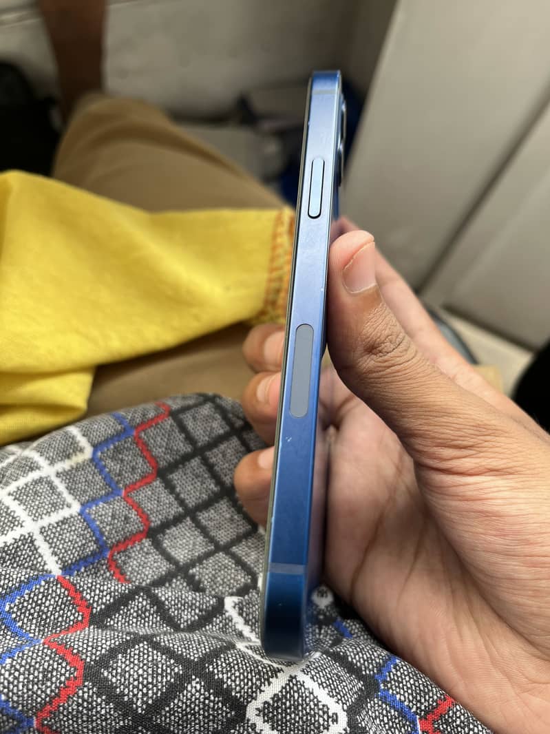 Apple iPhone 12 1