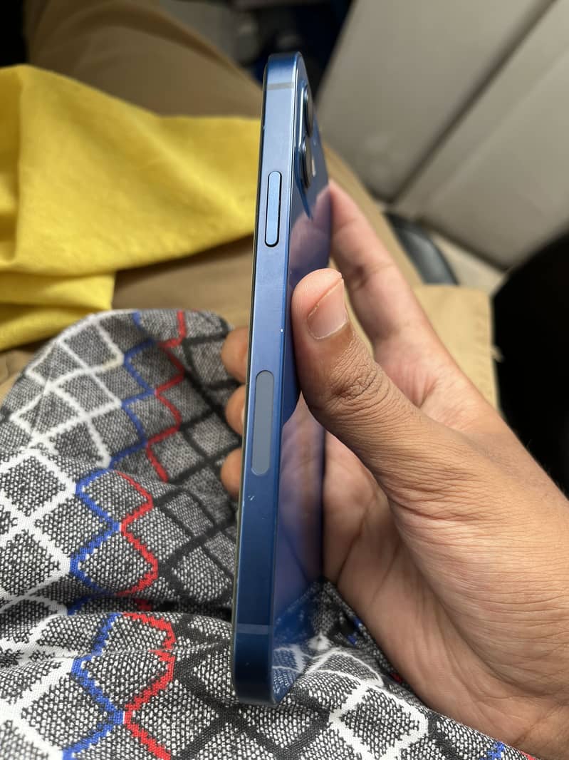 Apple iPhone 12 3