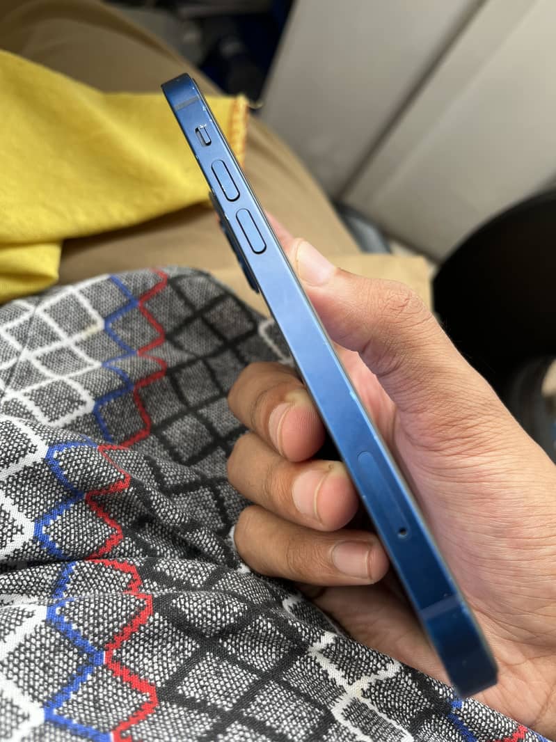 Apple iPhone 12 6