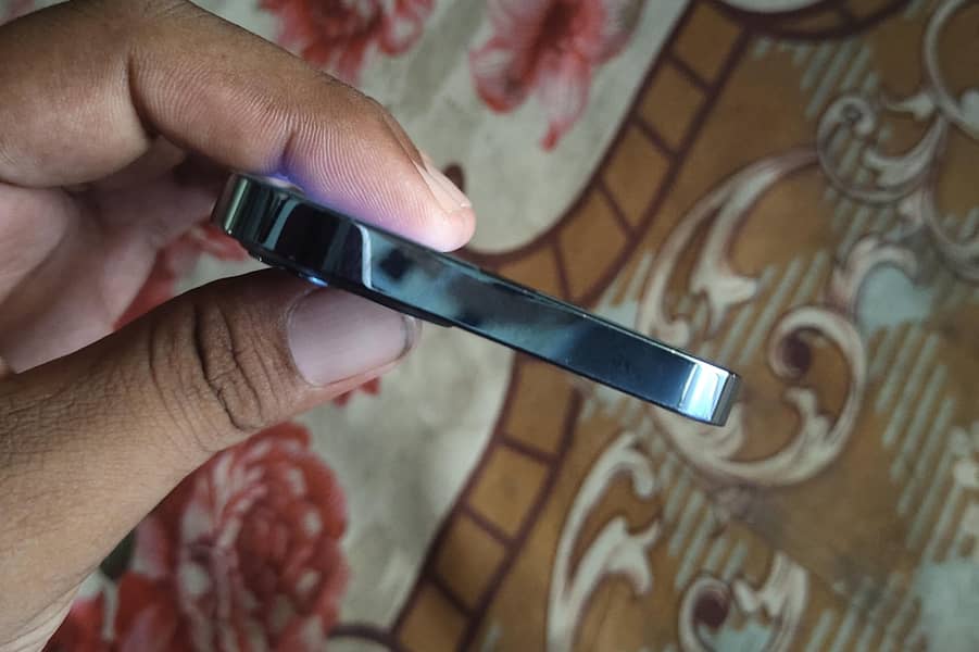 Apple iPhone 12 Pro 3