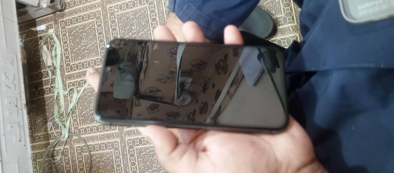 Apple iPhone 11 3