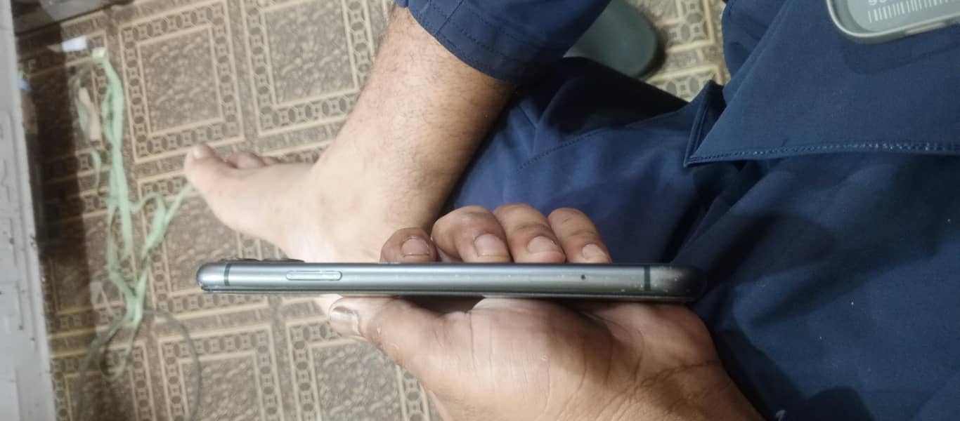 Apple iPhone 11 4