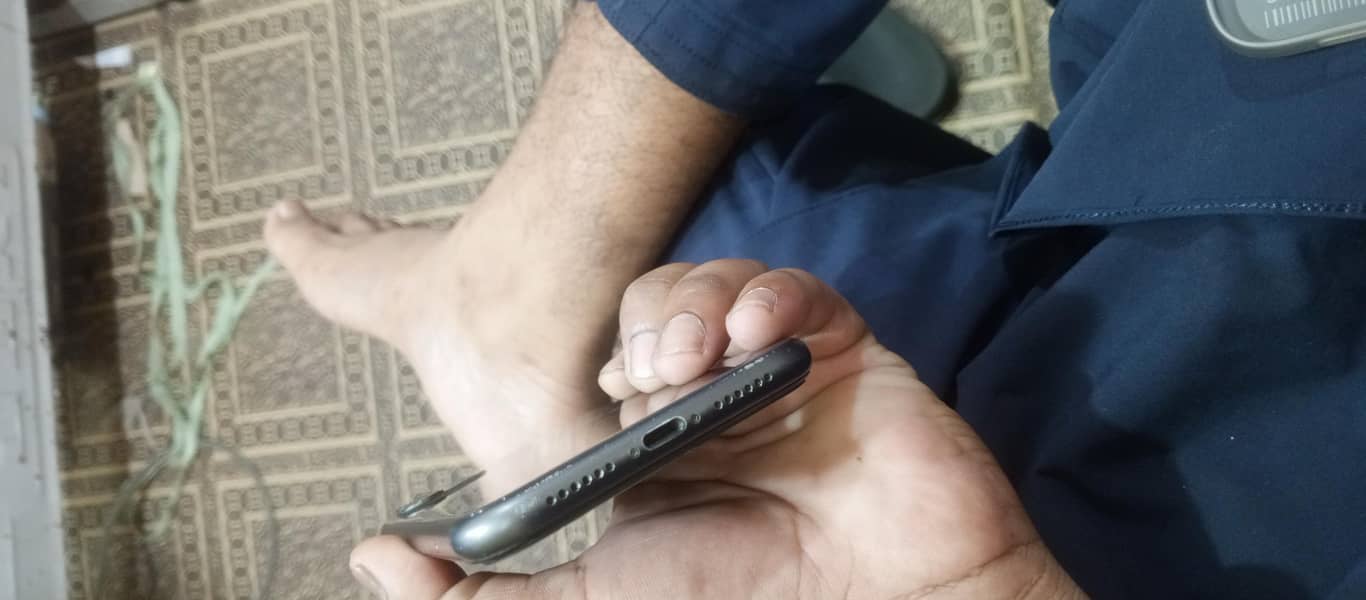 Apple iPhone 11 7