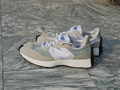 New balance 327 Size 8.5 US