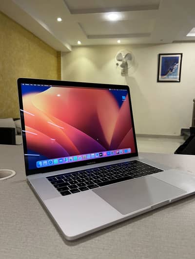 MacBook Pro 2019 16” 16gb ram 512gb 4gb graphic