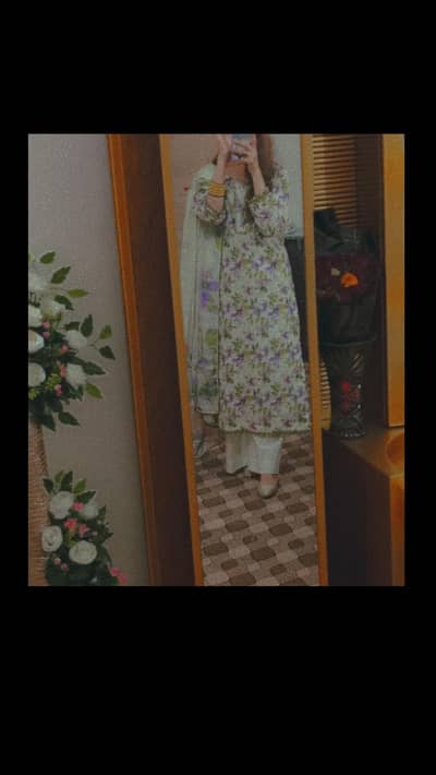  Elegant Floral 3-Piece Suit – Pre-Loved 