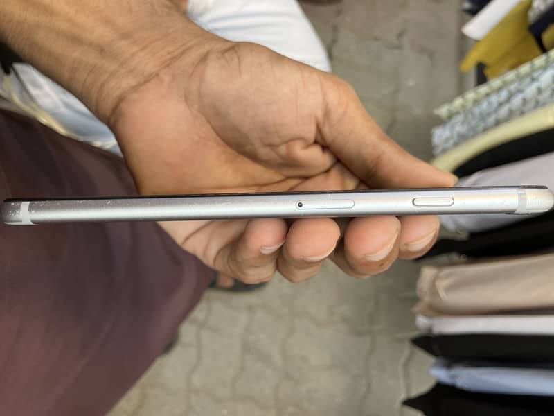 Apple iPhone 6S Plus 4