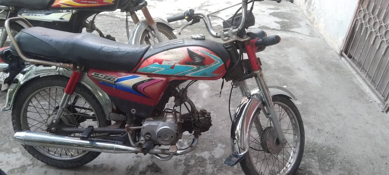CD 70 2010 model 6