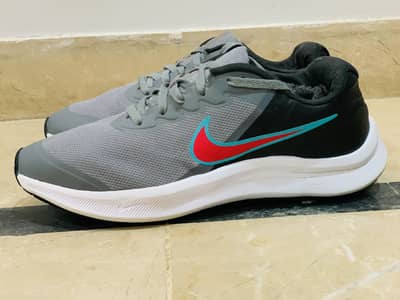 Nike Slightly Used Shoes UK 6.5 for Sale