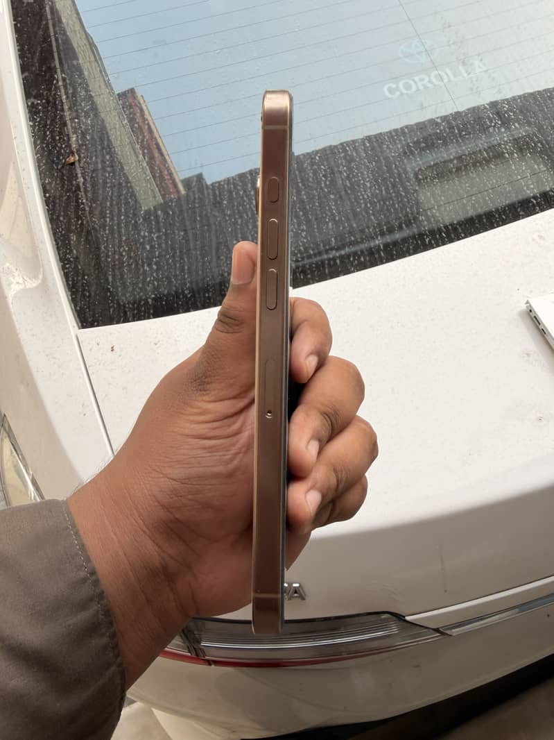 Apple iPhone 16 Pro Max 3