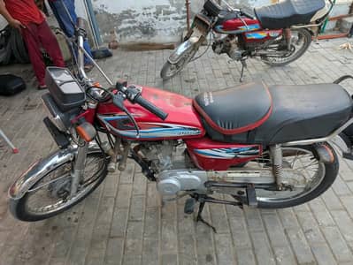 Honda CG 125 (red) 2018 - 65k Driven 7/10 condition