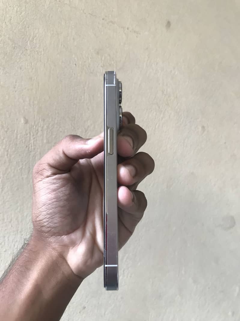 Apple iPhone 14 Pro 2