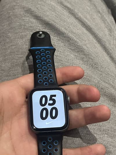 series 4 10/7 condition with box or charger