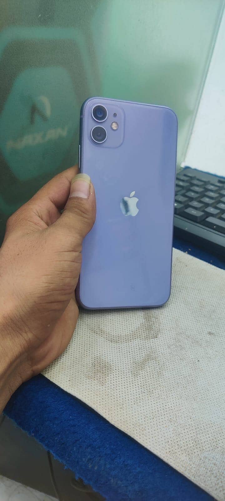 Apple iPhone 11 3