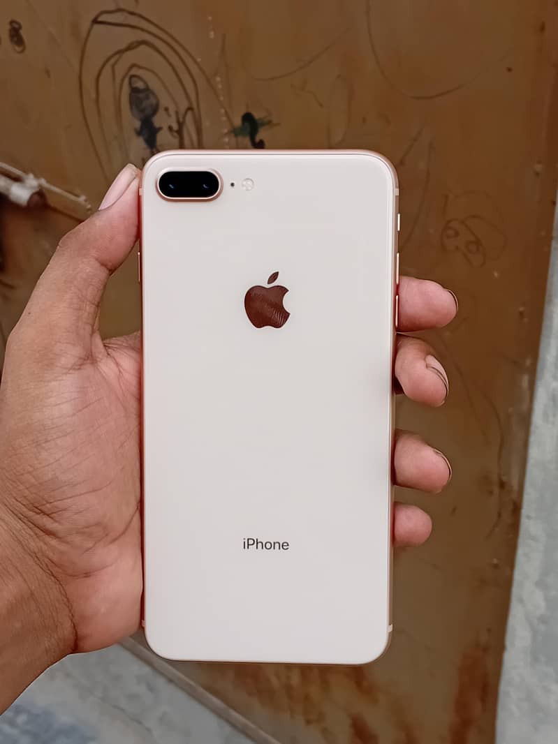 iPhone 8 Plus 1