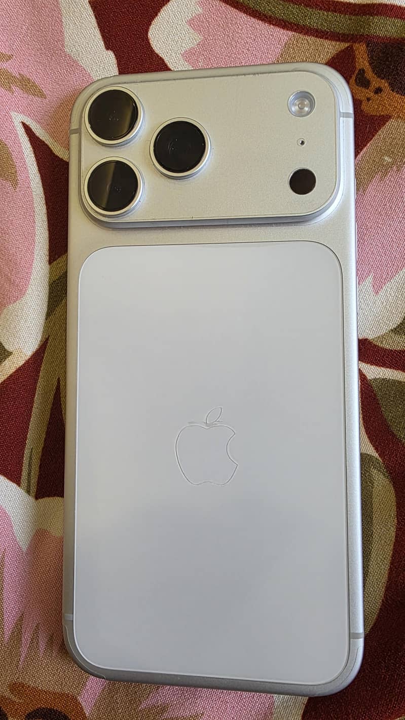 Apple iPhone 17 Pro Max 5