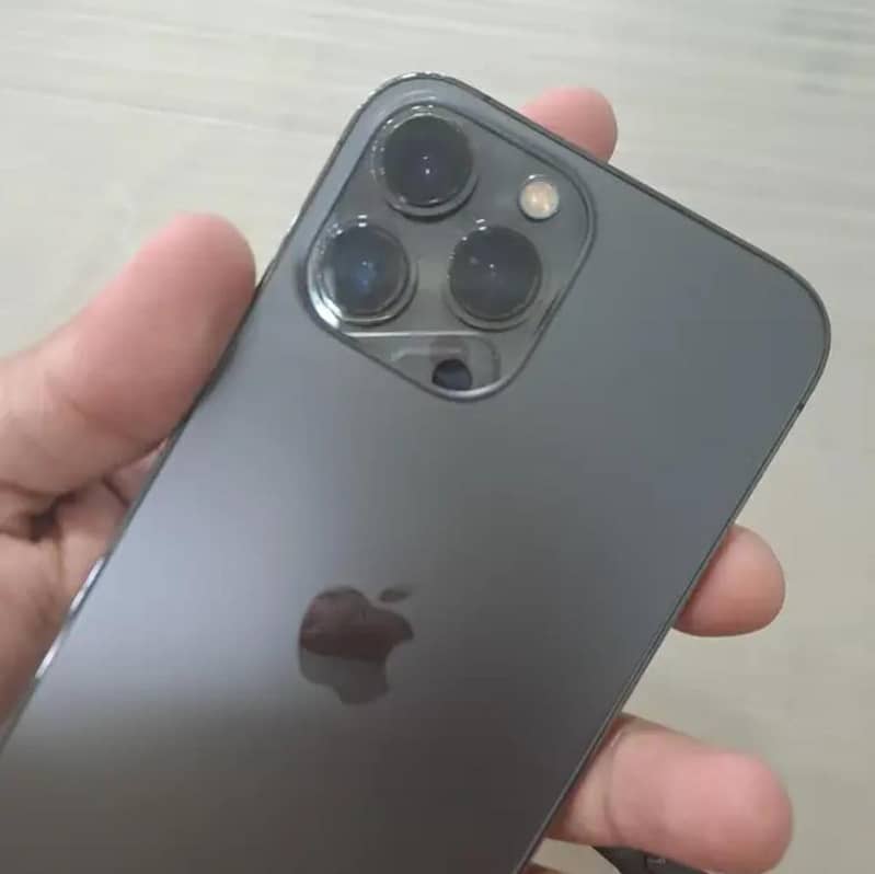 Apple iPhone 13 Pro Max 2