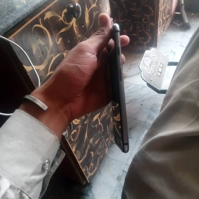 Apple iPhone 8 Plus 1