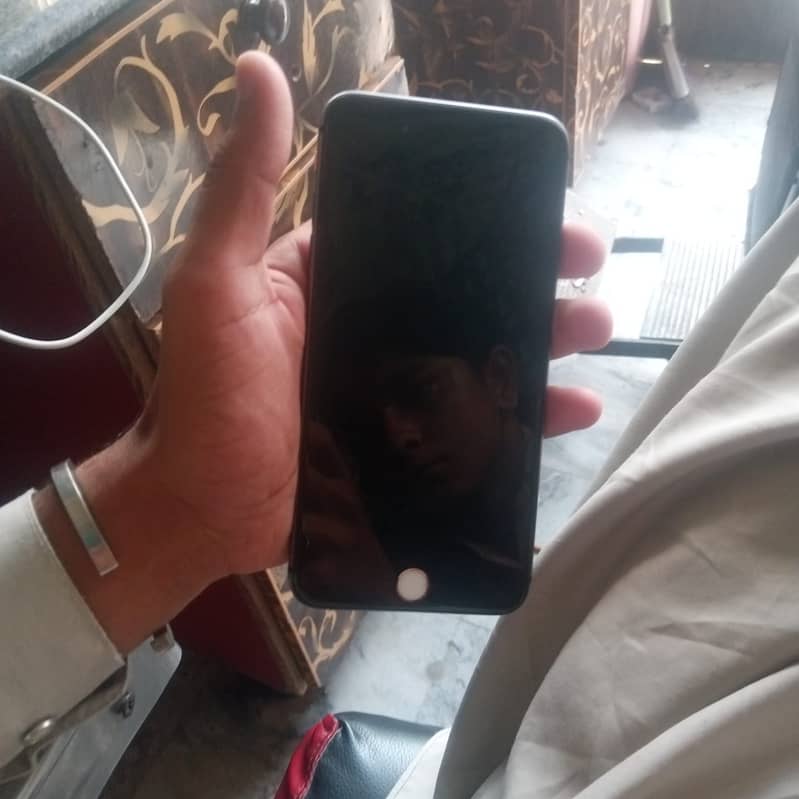 Apple iPhone 8 Plus 4