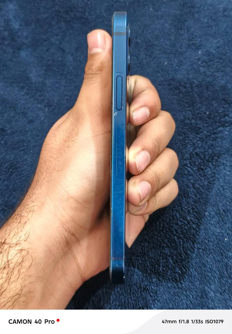 Apple iPhone 12 4