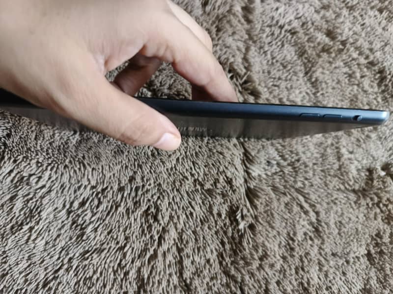 Ipad model  /A1432 8month use 1