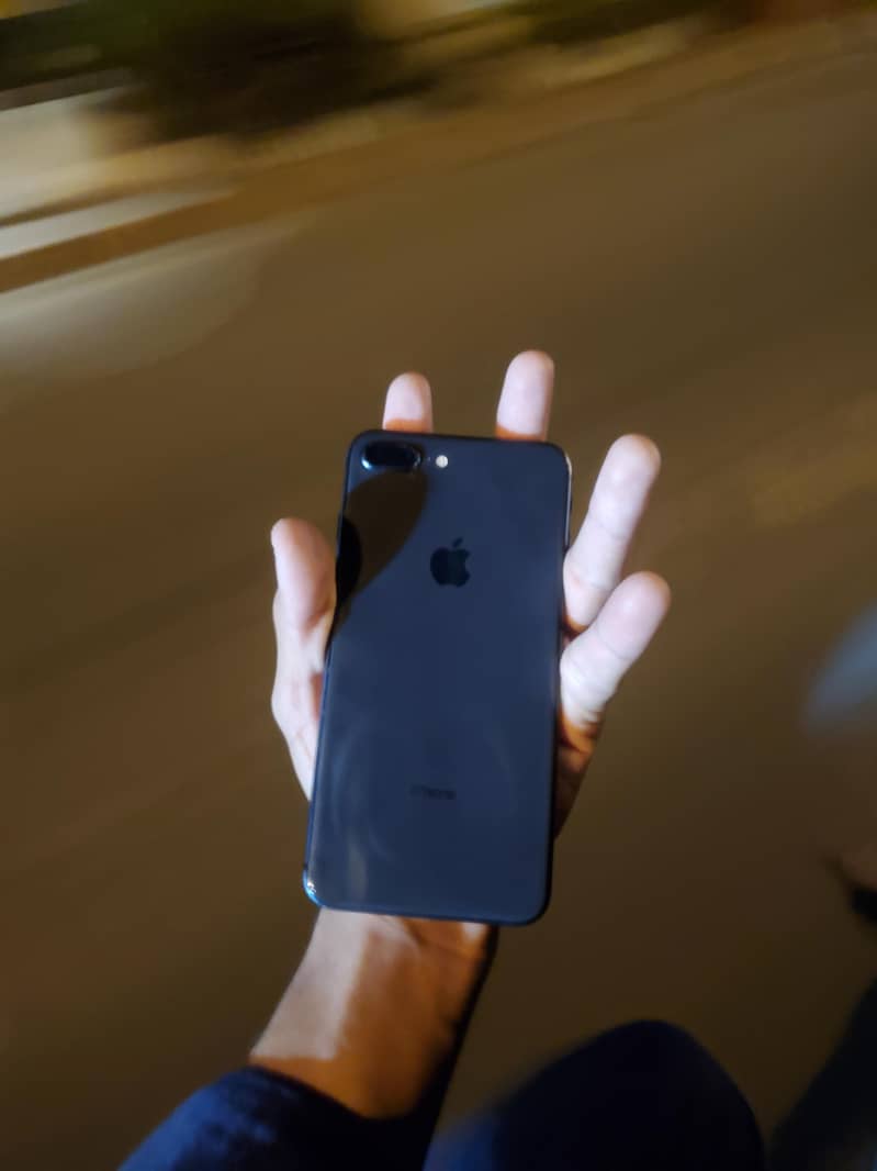 Apple iPhone 8 Plus 8