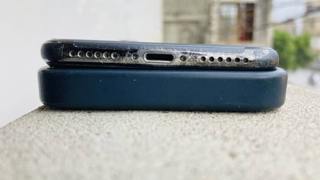 Apple iPhone X 5