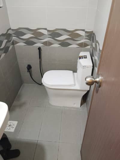 3 BED DD RENOVATED FLAT WITH ROOF FOR SALE IN GULSHAN E IQBAL 13 /A