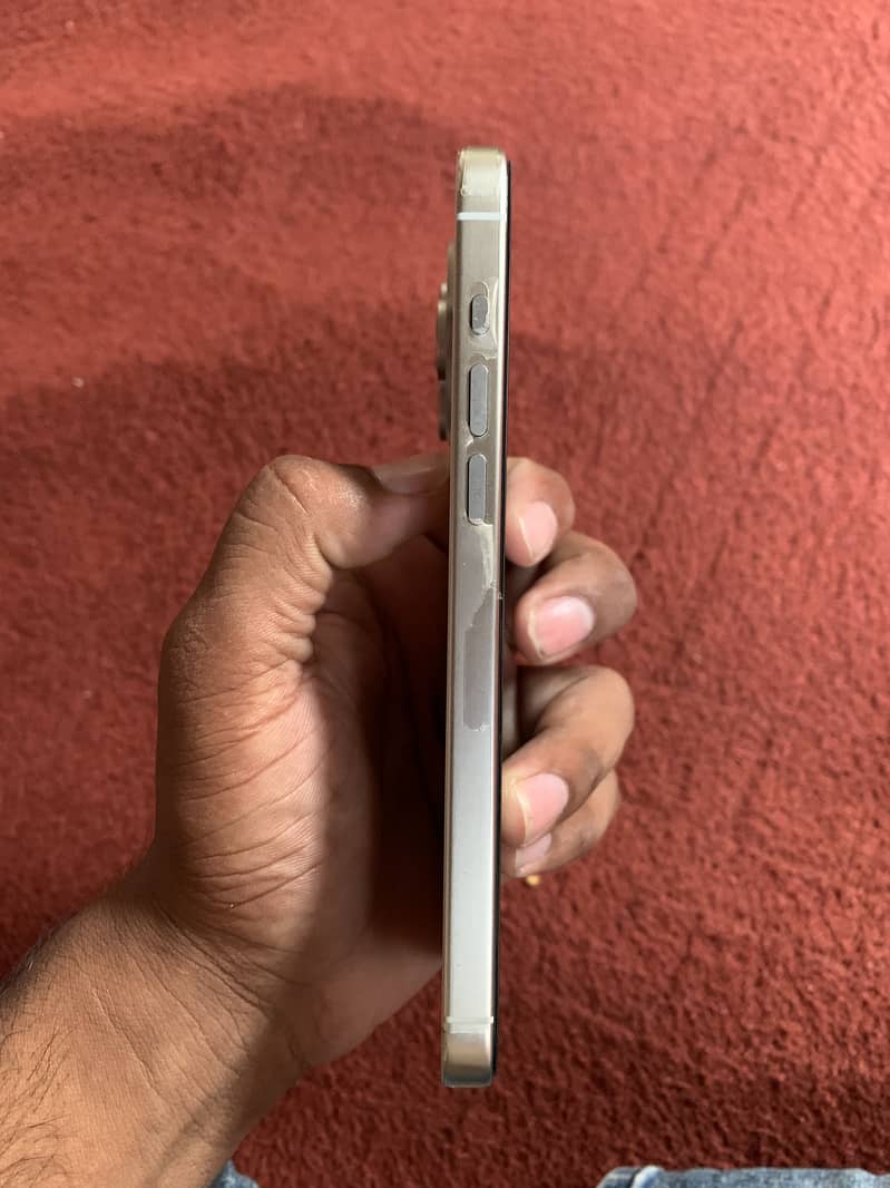 Apple iPhone 15 Pro Max 1