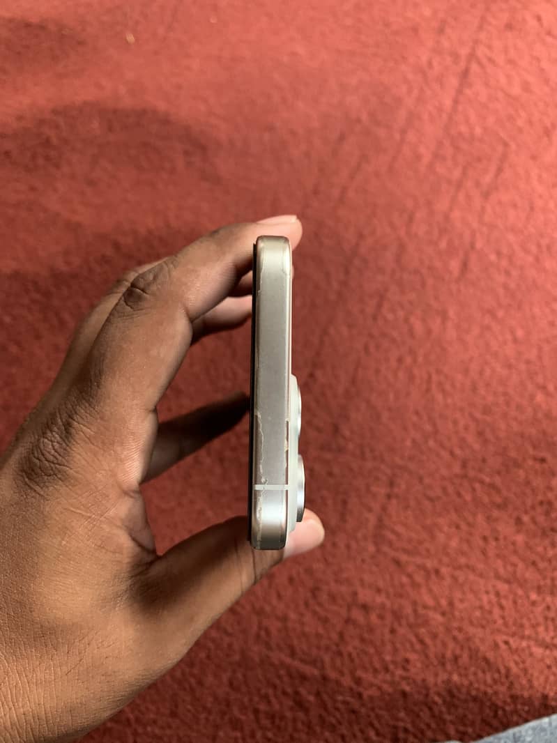 Apple iPhone 15 Pro Max 2