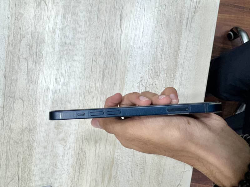 Apple iPhone 13 2
