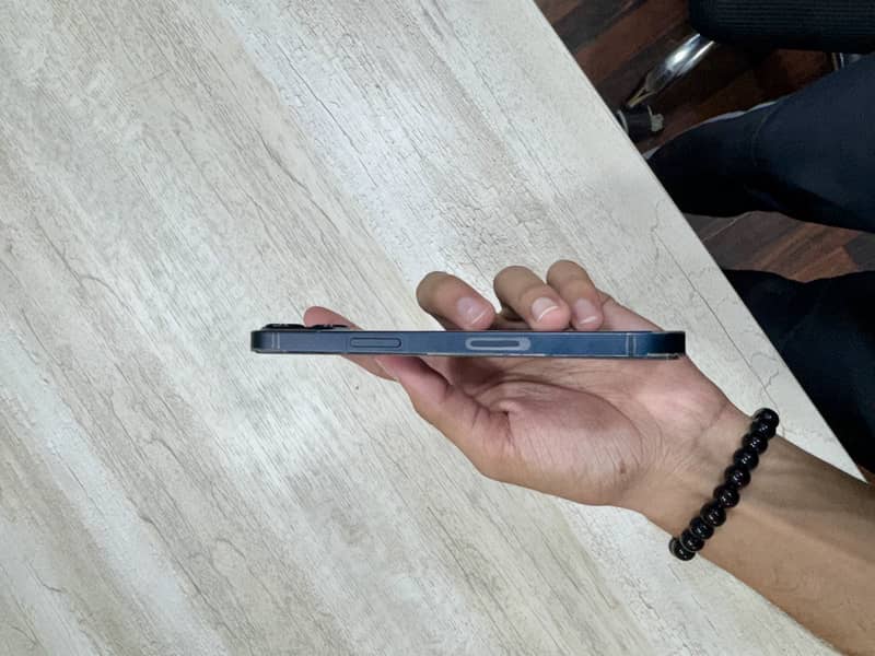 Apple iPhone 13 4