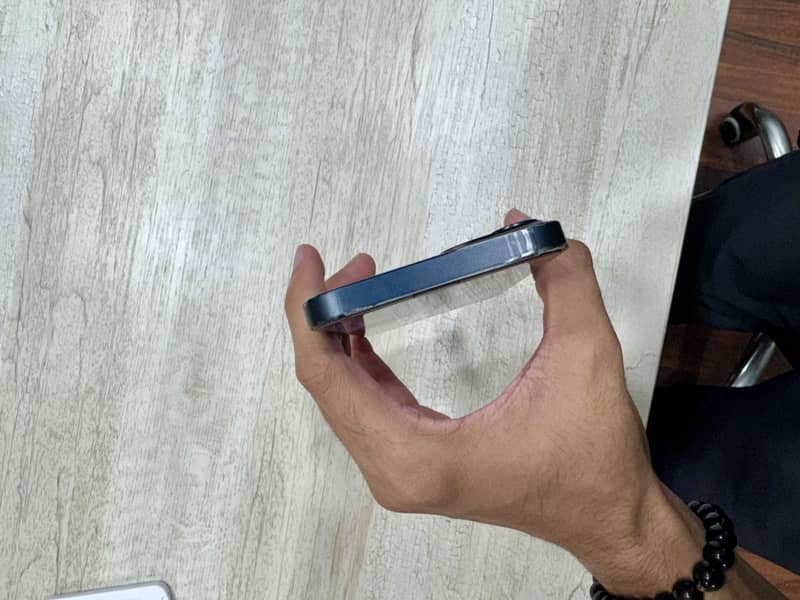 Apple iPhone 13 5