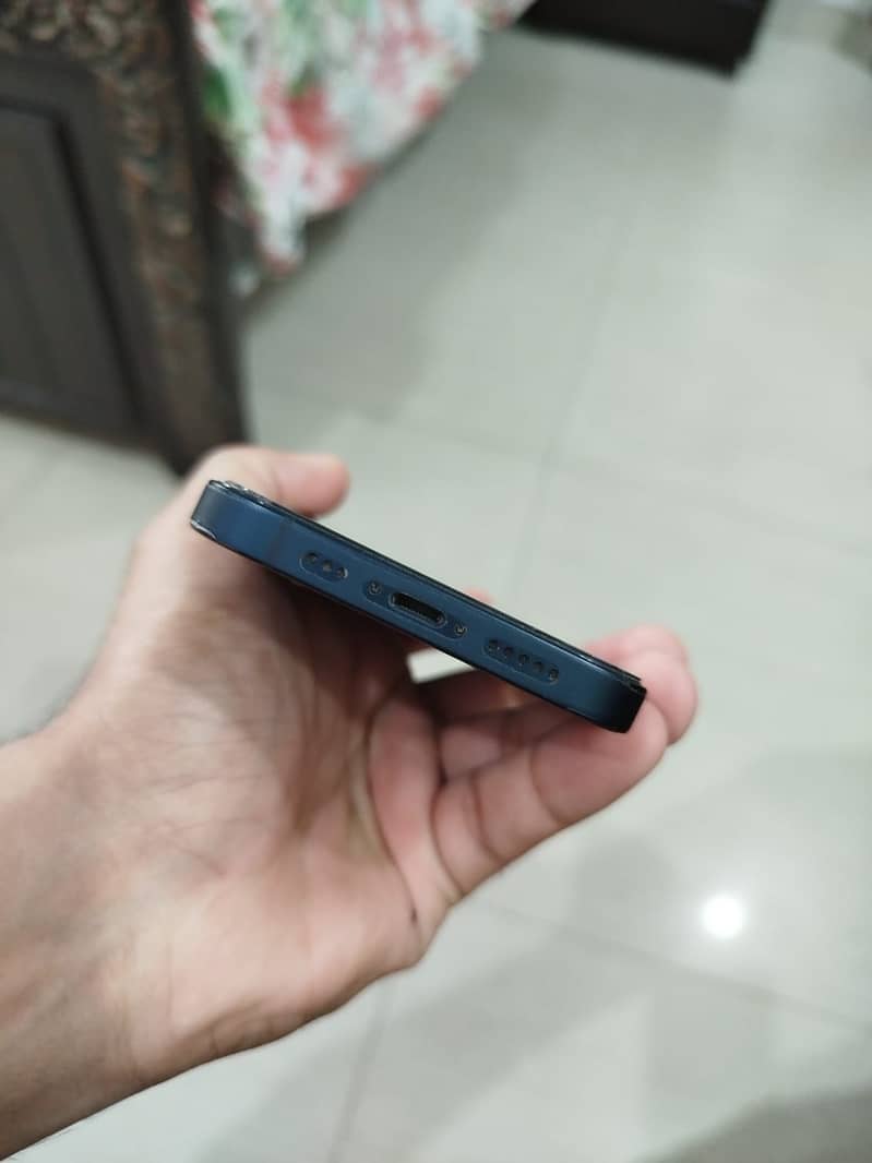 Apple iPhone 13 2