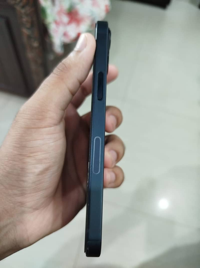 Apple iPhone 13 5